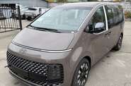 Hyundai Staria Top