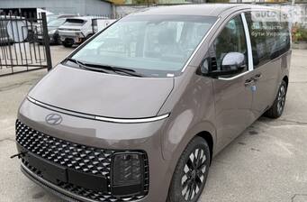 Hyundai Staria 2025 Top