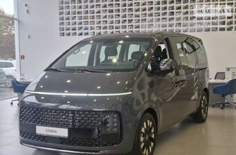 Hyundai Staria 2025 Top
