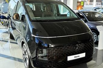 Hyundai Staria 2025 Top