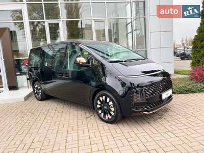 Hyundai Staria 2025 Top