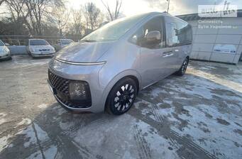 Hyundai Staria 2025 Top