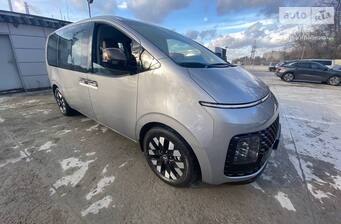 Hyundai Staria 2025 Top