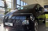 Hyundai Staria - фото 1