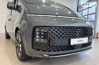 Hyundai Staria 2025 Top