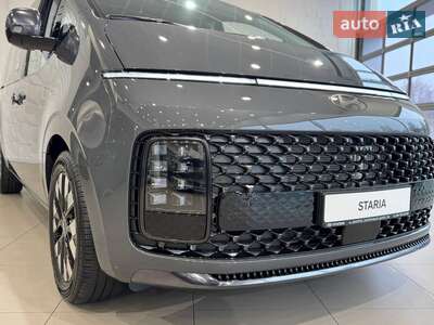 Hyundai Staria 2025 Top