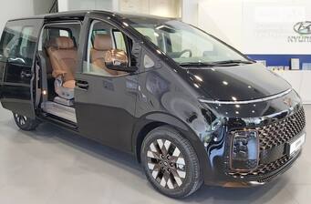 Hyundai Staria 2025 Top