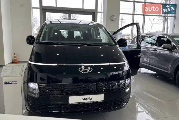 Hyundai Staria Business+