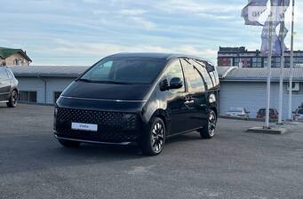 Hyundai Staria 2025 Top