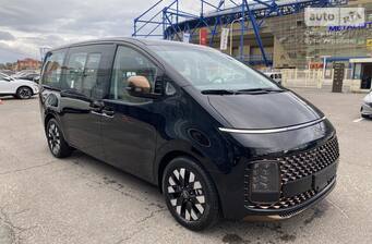 Hyundai Staria 2025 Top