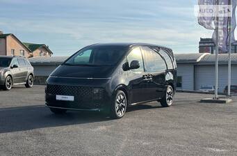 Hyundai Staria 2025 Top