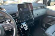 Hyundai Staria Top