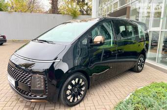 Hyundai Staria 2025 Top