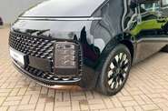 Hyundai Staria Top