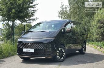 Hyundai Staria 2025 Top