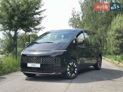 Hyundai Staria 2025 Top