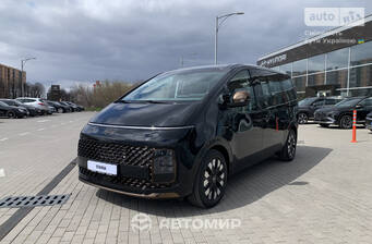 Hyundai Staria 2025 Top