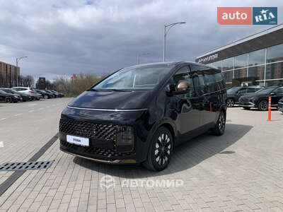 Hyundai Staria 2025 Top