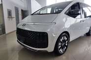 Hyundai Staria Top