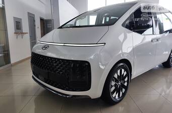 Hyundai Staria 2025 Top