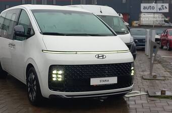 Hyundai Staria 2025 Top
