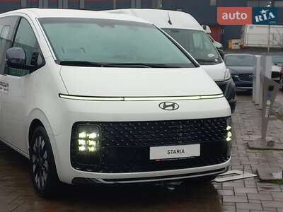 Hyundai Staria 2025 Top
