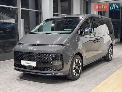 Hyundai Staria 2025 Top