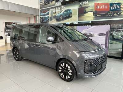 Hyundai Staria 2025 Top