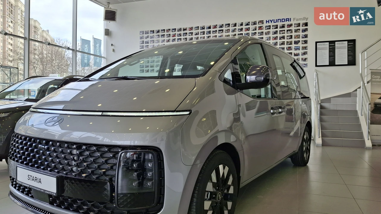 Hyundai Staria Top