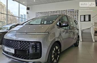 Hyundai Staria 2025 Top
