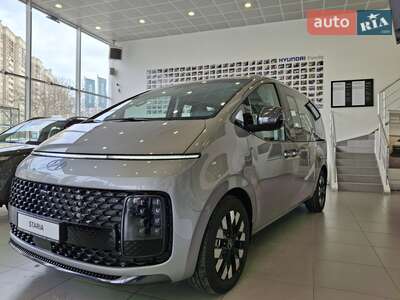 Hyundai Staria 2025 Top