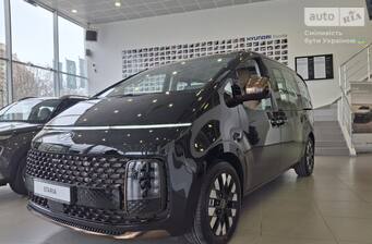 Hyundai Staria 2025 Top