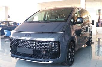 Hyundai Staria 2025 Top