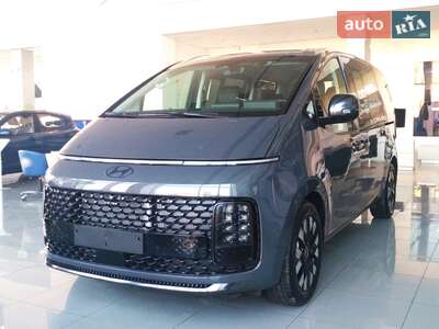 Hyundai Staria 2025 Top