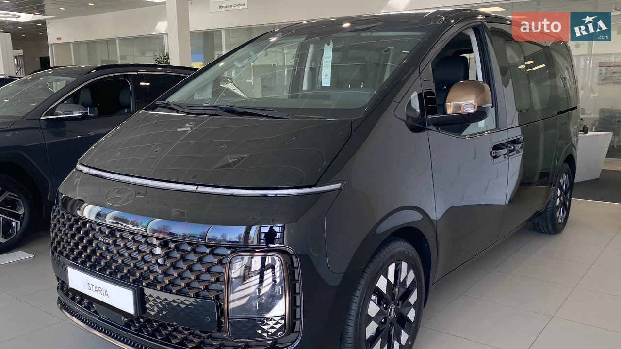 Hyundai Staria Top