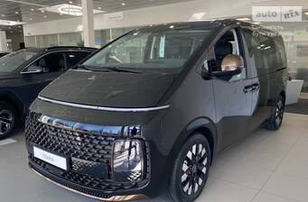Hyundai Staria 2025 Top