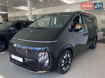 Hyundai Staria 2025 Top