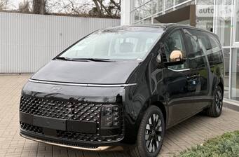 Hyundai Staria 2025 Top
