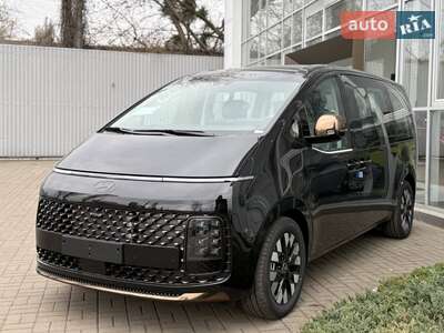 Hyundai Staria 2025 Top