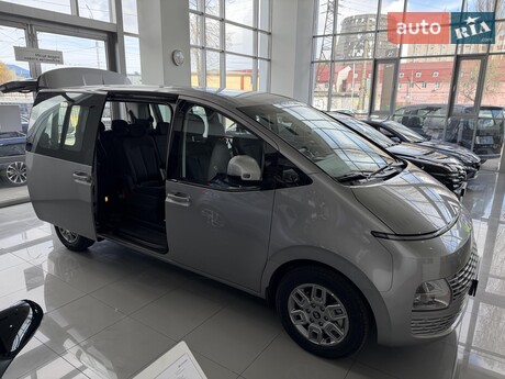 Hyundai Staria 2025
