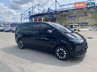 Hyundai Staria 2026 Top