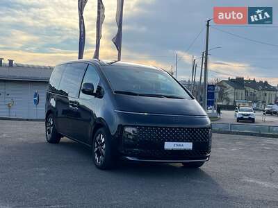 Hyundai Staria 2026 Top