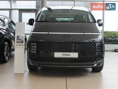 Hyundai Staria 2025 Top