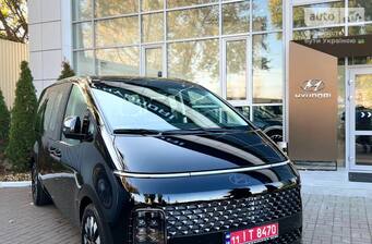 Hyundai Staria 2026 Top