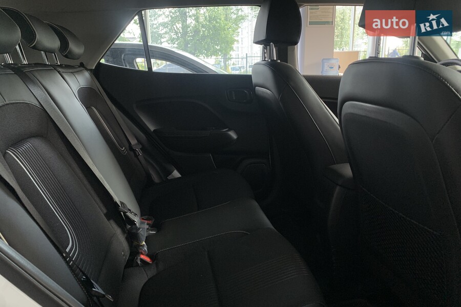 Hyundai Venue - фото 11