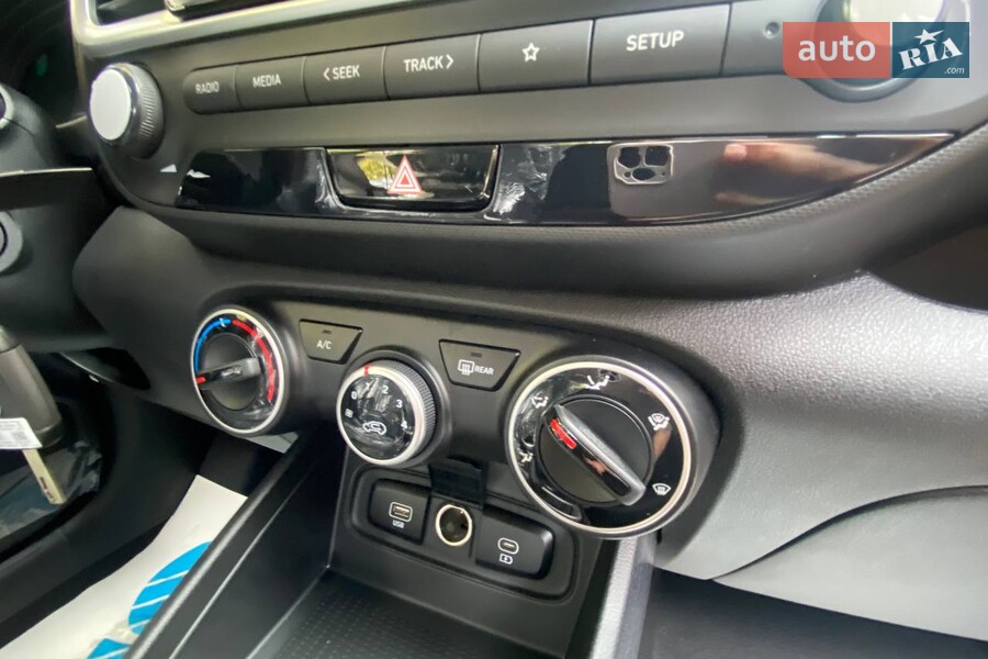 Hyundai Venue - фото 10