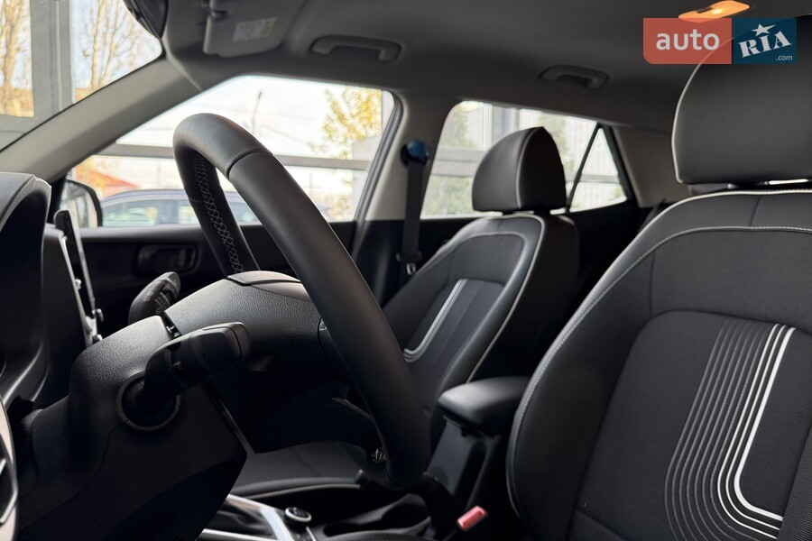 Hyundai Venue - фото 12