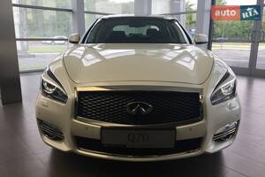 Infiniti Q70 2018 року