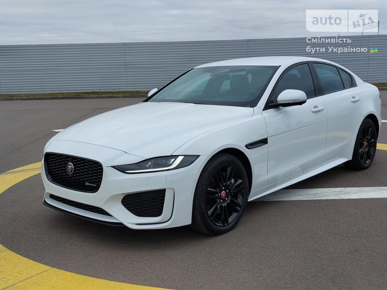 Jaguar XE R-Dynamic S