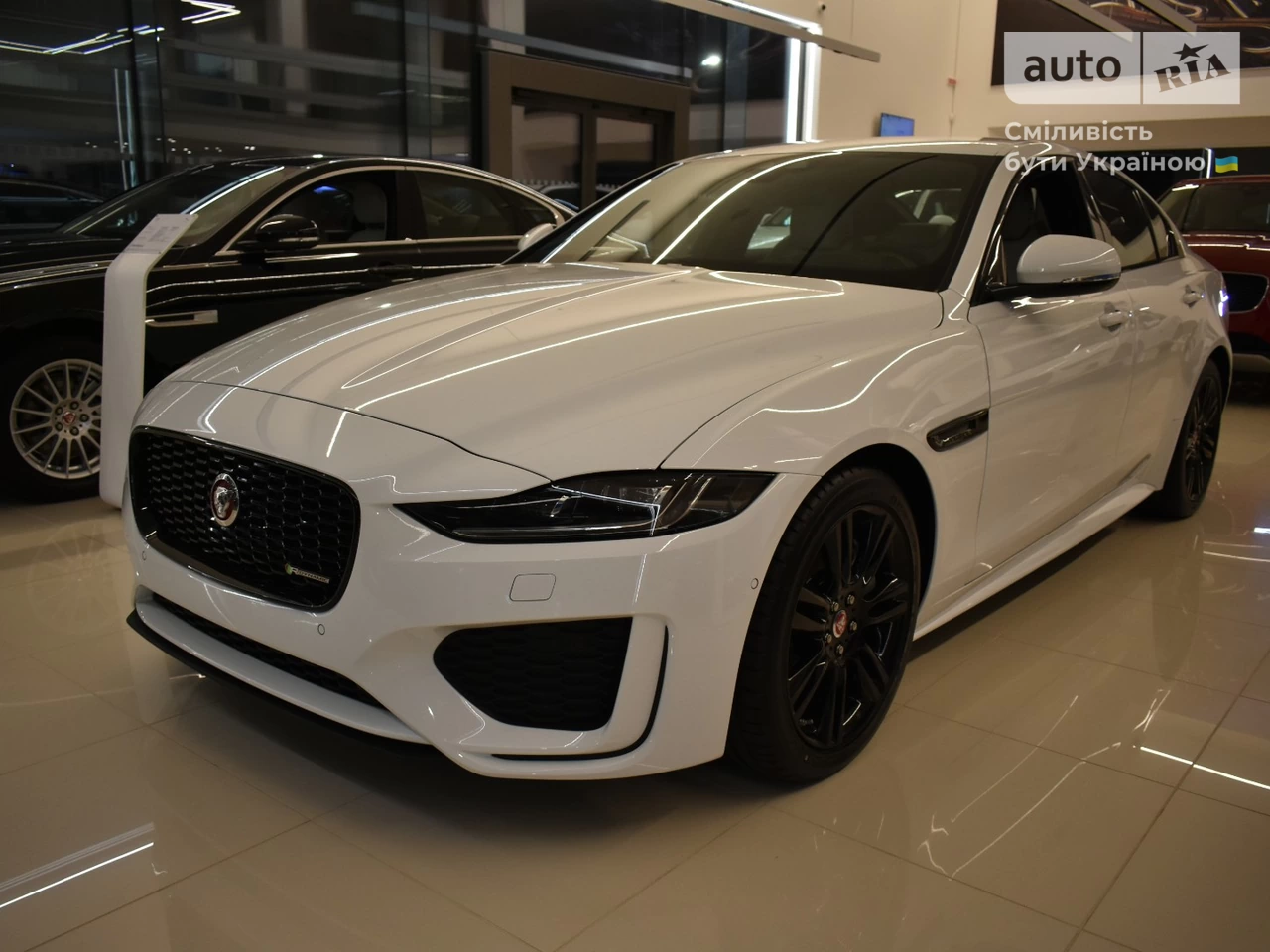 Jaguar XE R-Dynamic SE